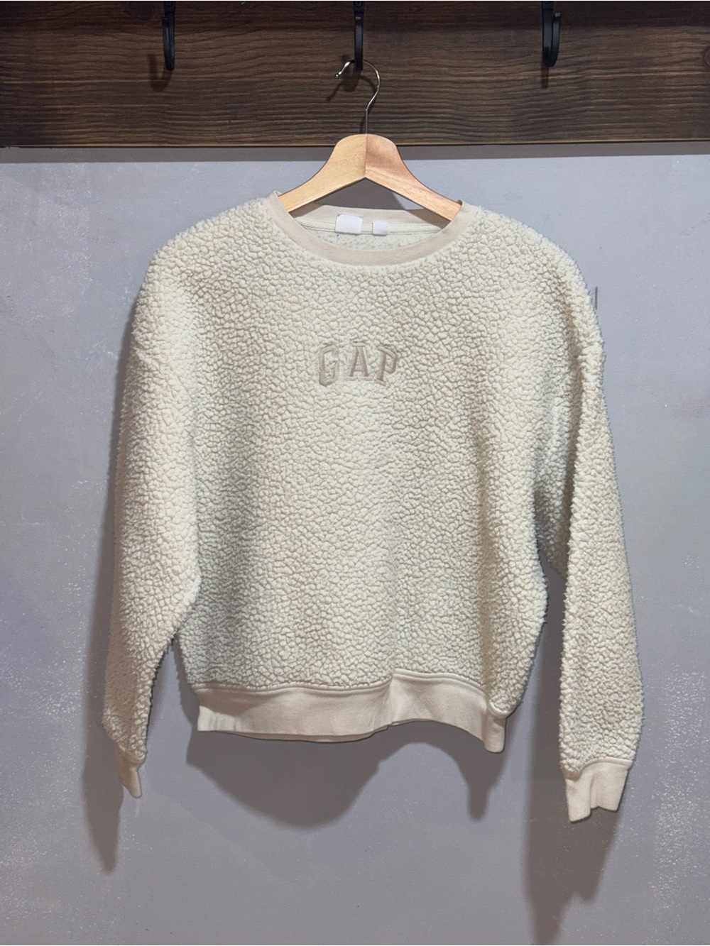 GAP Women's Cream Sherpa Crewneck Sweatshirt